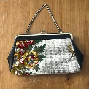 Vintage Needlepoint Floral Kisslock‎ Evening Purse Chain Handle Wristlet Small